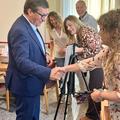 Il sindaco si congratula con l'artista